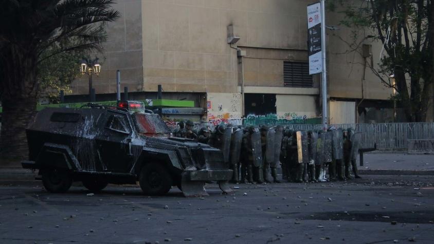 Dictan prisión preventiva contra carabinero acusado de atropellar a joven en Plaza Baquedano