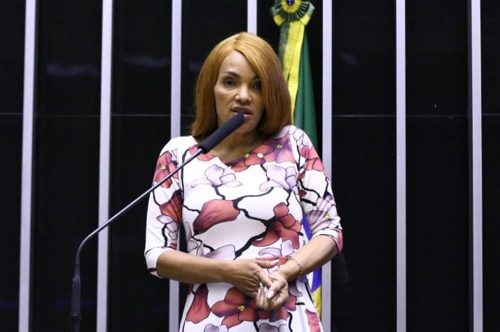 Congreso brasileño destituye a diputada y líder evangélica acusada de asesinar a su marido