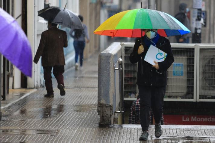 Anuncian intensas lluvias en la región Metropolitana por llegada de dos sistemas frontales