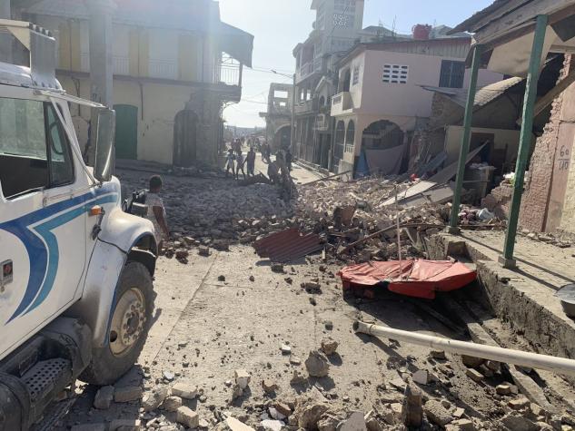 Primer ministro de Haití: Situación tras terremoto es "dramática" y anuncia estado de emergencia