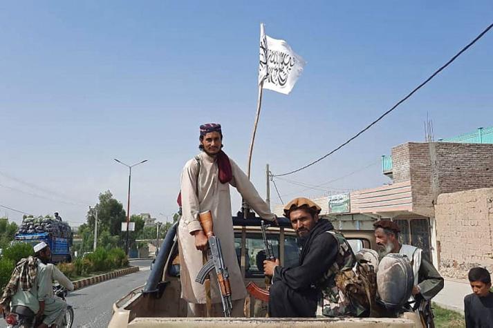 Talibanes capturan Jalalabad y Mazar-i-Sharif, quedan cerca de toma total de Afganistán