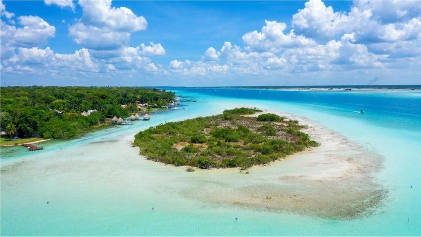 Bacalar: el fascinante lago mexicano que alberga la forma de vida "más antigua del planeta" Bacalar: el fascinante lago mexicano que alberga la forma de vida "más antigua del planeta"