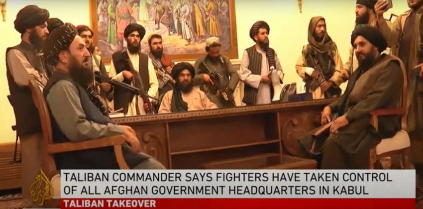Televisión afgana difunde imágenes de talibanes tomando control de palacio presidencial en Kabul