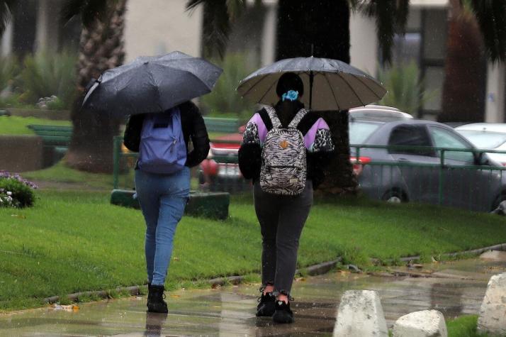 Lluvia en Santiago: Cuánto precipitará este lunes y qué día caerá más agua
