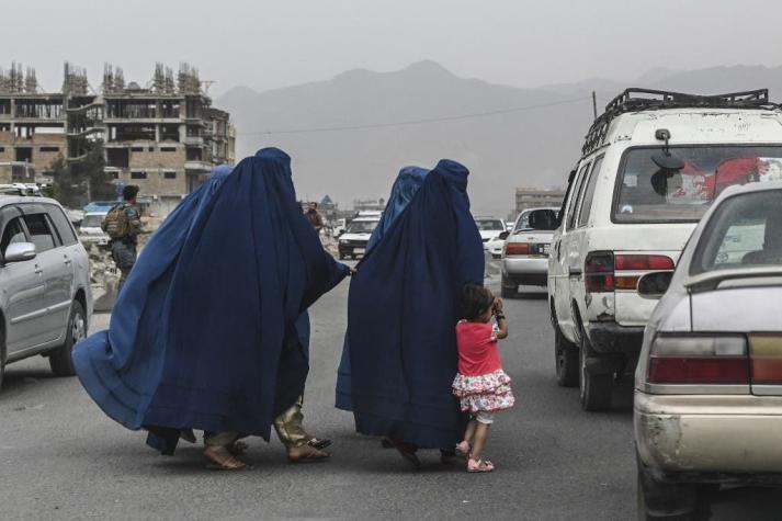 Las impresionantes imágenes de los miles de afganos que llegaron hasta aeropuerto para ser evacuadas