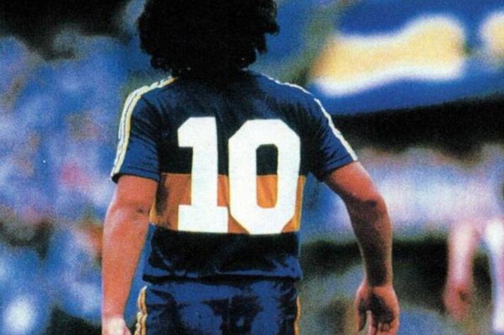 Regalan camisetas de Boca Juniors a los "Diego Armando" nacidos en 1981 en homenaje a Maradona