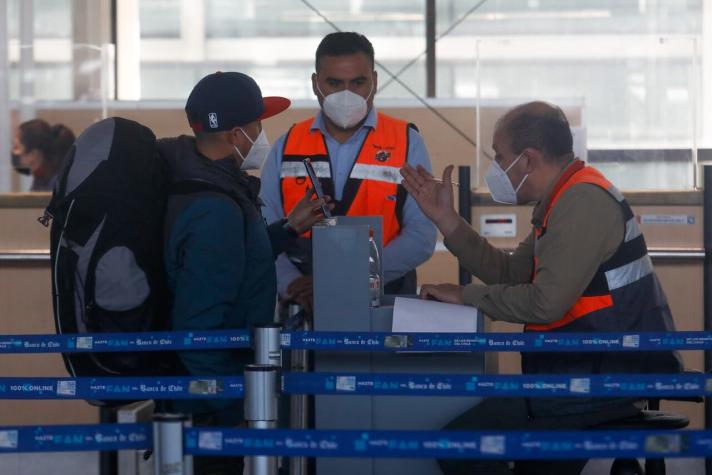 EEUU sigue pidiendo a sus ciudadanos "reconsiderar" viajes a Chile por COVID-19 y protestas