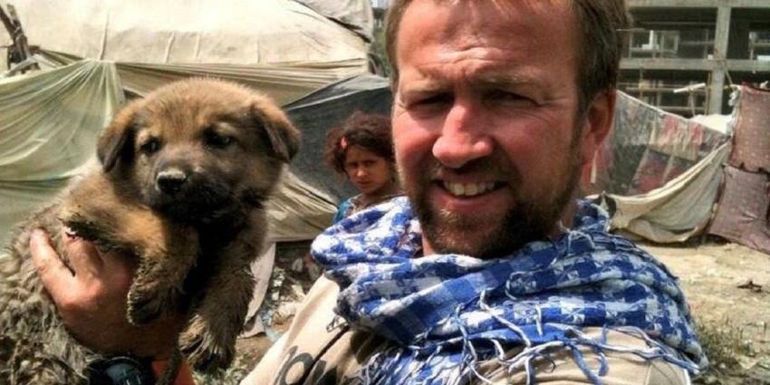 Crisis en Afganistán: Ex marino británico se niega a dejar Kabul sin su equipo de rescate animal