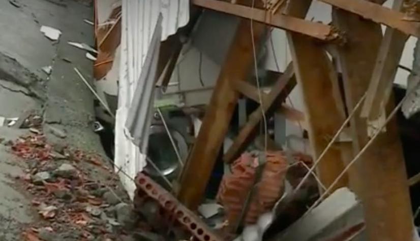 [VIDEO] Muralla de seis metros cae sobre una casa en Temuco: Dos personas resultaron heridas