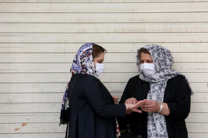 Irán registra récord de mortalidad por COVID-19 cuando levanta restricciones