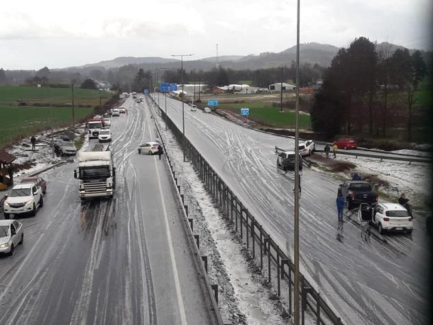 14 autos protagonizan accidente múltiple por granizos en Ercilla: Hay seis personas lesionadas