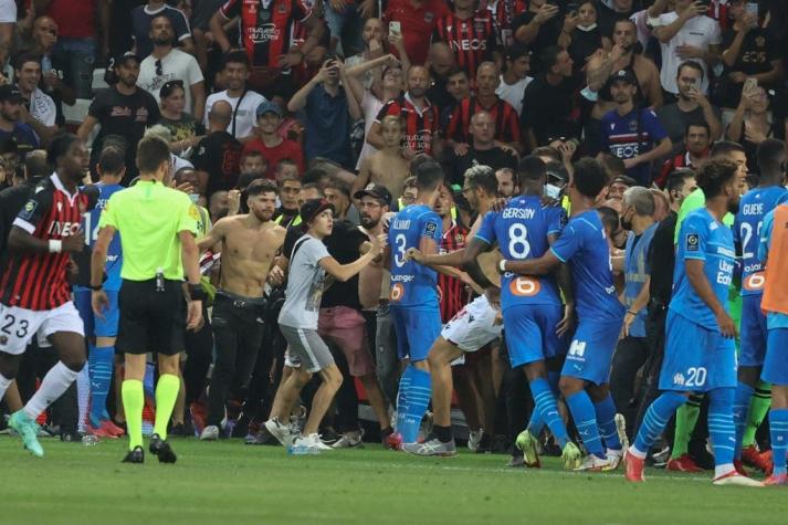 Suspenden duelo del Marsella de Sampaoli: Hinchas de Niza invadieron cancha para agredir a jugadores