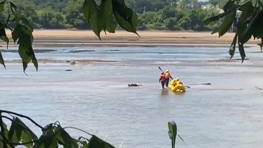 Plot twist: fueron a recuperar cadáver que flotaba en el río y era un hombre que dormía la siesta