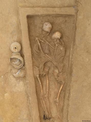 Hallan en China a unos amantes que fueron enterrados abrazados hace 1.500 años