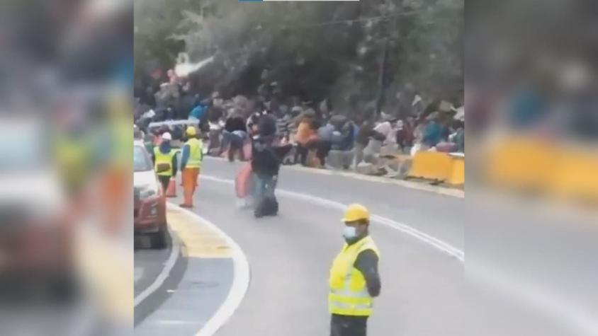 Roban carga de camión volcado en Los Andes: El conductor muerto aún estaba ahí