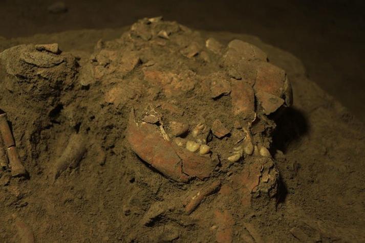 Descubren fósil de mujer de 18 años con un ADN de un grupo humano desconocido
