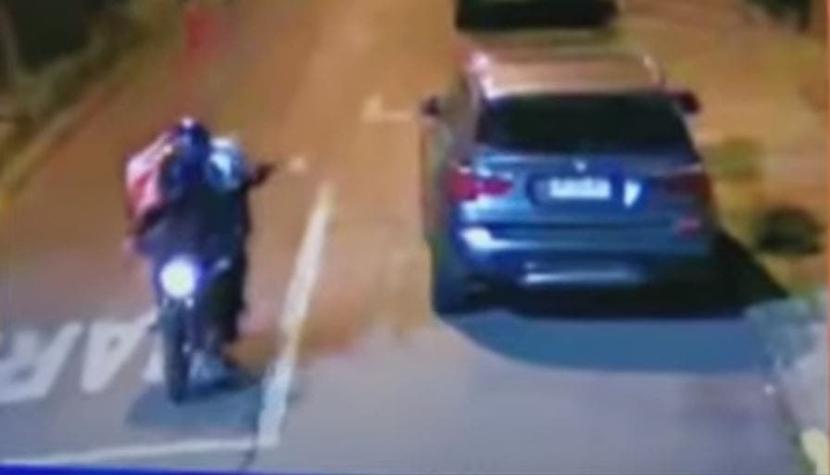 [VIDEO] Dispararon 8 veces contra casa desde una moto: Investigan ajuste de cuentas