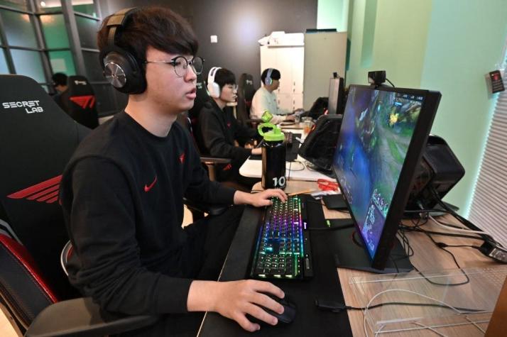 China limitará a tres horas semanales los videojuegos en línea para menores
