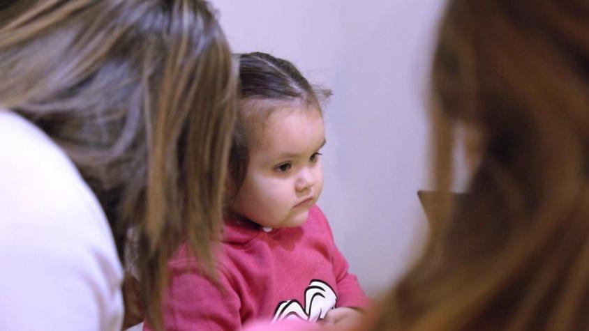 [VIDEO] La magia de escuchar por primera vez: Niña de 3 años recibió implante coclear