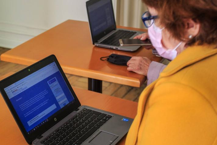 "Adulto digital": Sence lanza cursos gratis para los adultos mayores