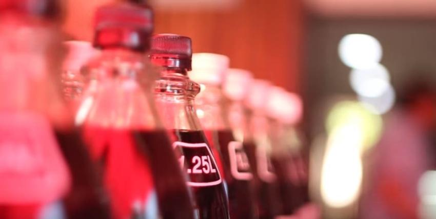 Un hombre muere tras beber un litro y medio de Coca-Cola en 10 minutos