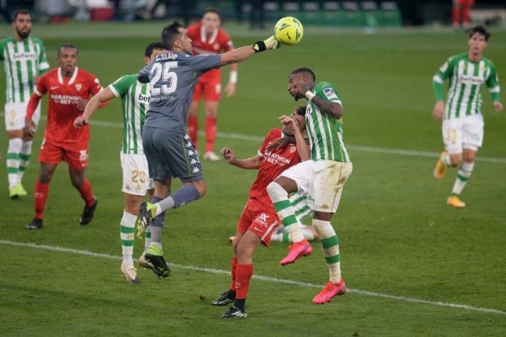 El Betis, con Bravo de titular, dejó escapar el triunfo ante el Espanyol en los descuentos