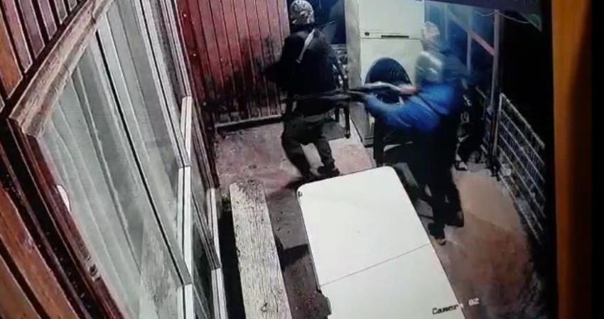 Entraron encapuchados y con armamento largo: violento robo de maquinaria en Cañete
