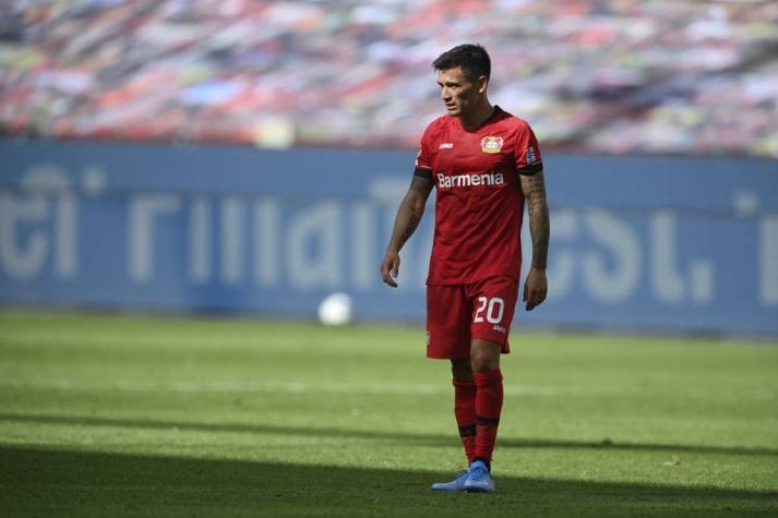 "Es molesto y desagradable": La queja del DT del Leverkusen por ceder a Charles Aránguiz a La Roja