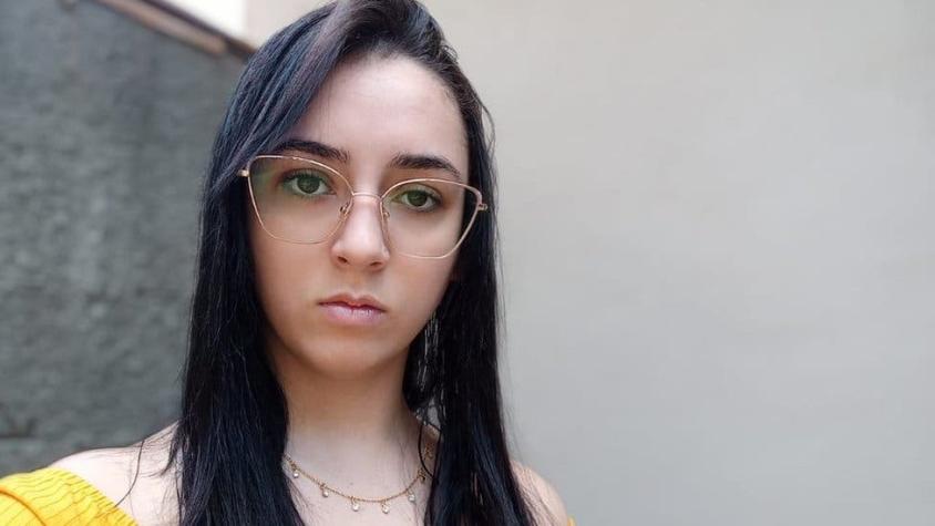 La joven brasileña que abandonó los estudios y cayó en depresión después de convertirse en meme