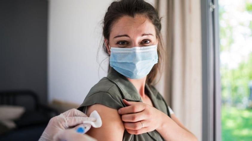 Coronavirus: las vacunas reducen el riesgo de Covid de larga duración a la mitad