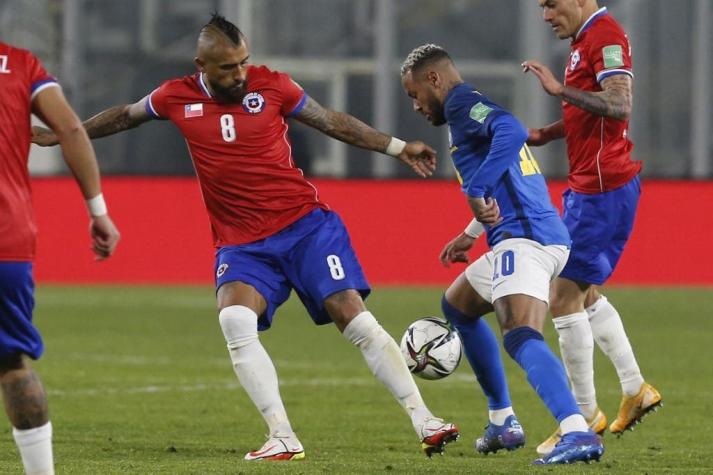 "El VAR para qué está": El reclamo de Arturo Vidal por supuesto penal no revisado ante Brasil