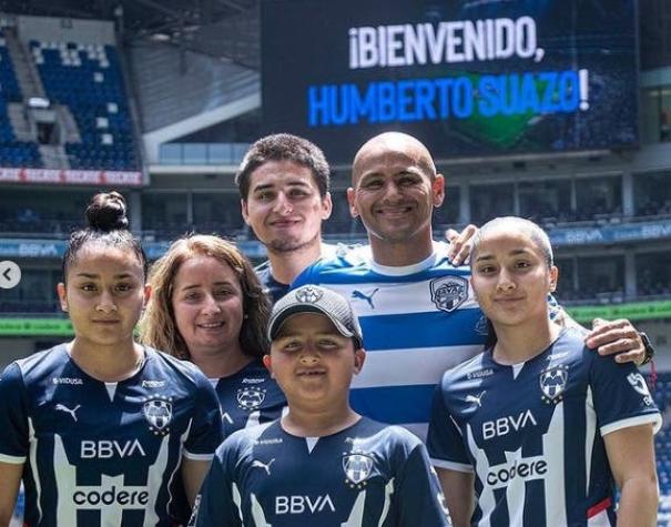 Volvió a su casa y cambió su número: Así fue la presentación de Humberto Suazo en Monterrey