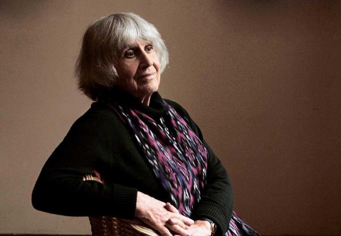 Joan Turner, viuda de Víctor Jara, recibe Premio Nacional de Artes de la Representación 2021