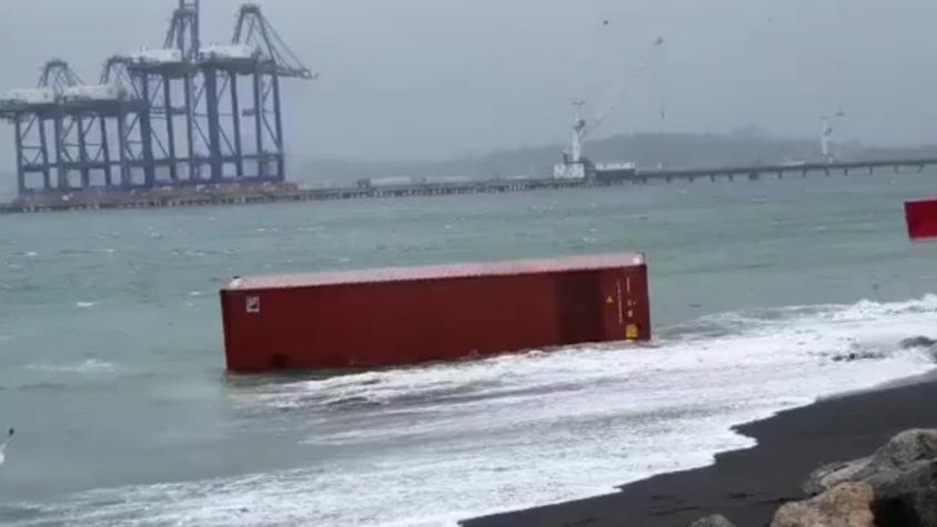 Containers flotan en cercanías de Puerto Coronel tras temporal en sur de Chile Containers flotan en cercanías de Puerto Coronel tras temporal en sur de Chile