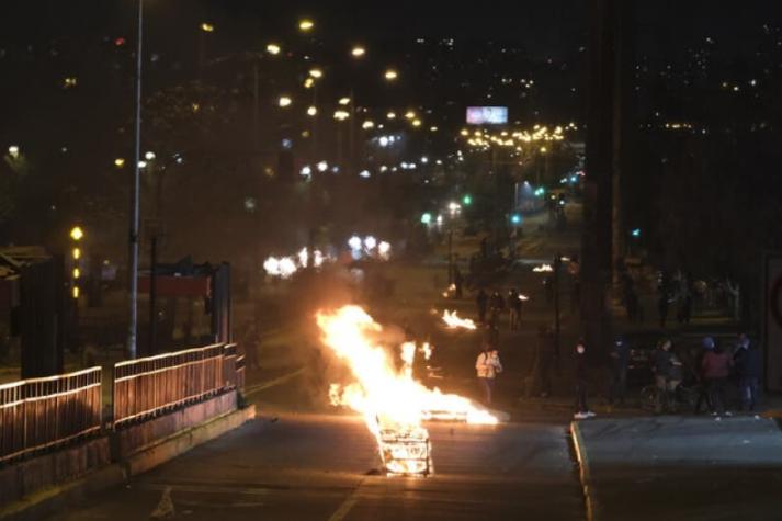 Carabineros reporta barricadas y enfrentamientos en varios lugares de la región Metropolitana