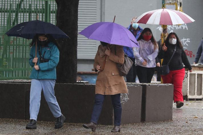 Pronóstico del tiempo: Lluvias continuarán este lunes en Santiago y otras 8 regiones del país