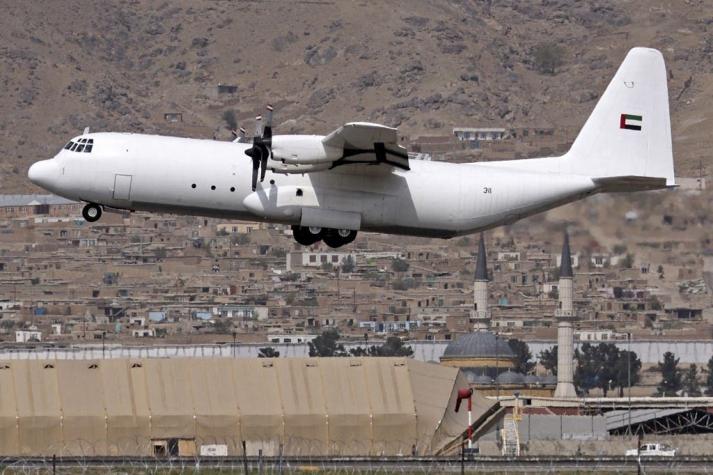 Aterriza en Kabul el primer vuelo comercial internacional desde vuelta de talibanes al poder