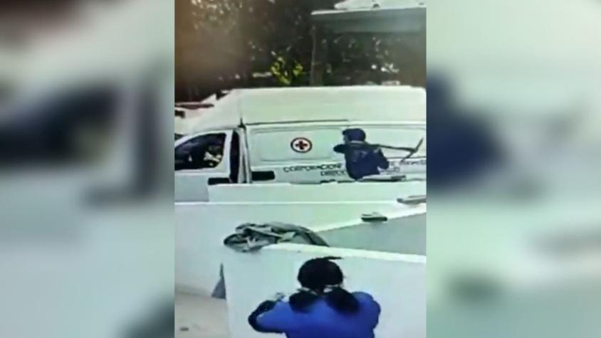 Detienen a sujeto que atacó con una picota a personal de salud y una ambulancia en Pudahuel