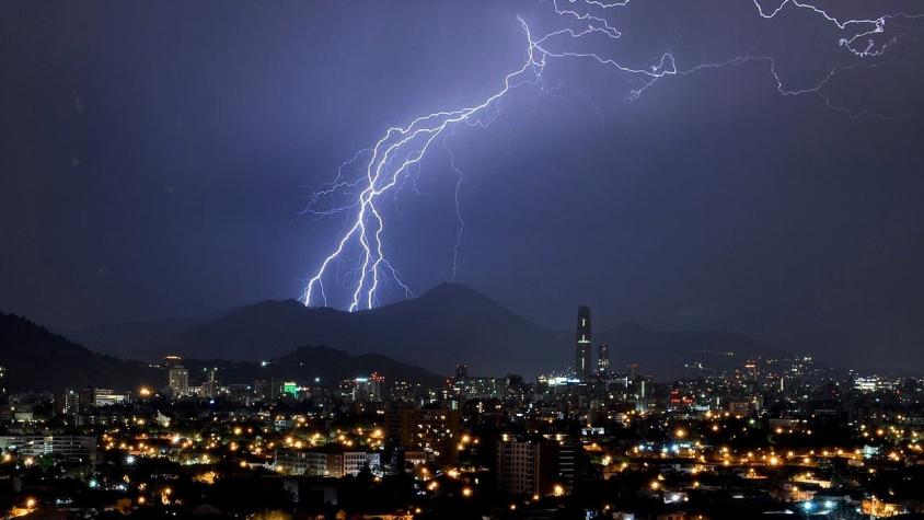 Pronostican tormentas eléctricas para la Región Metropolitana durante este lunes