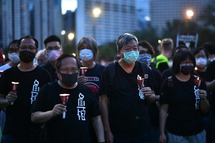 Penas de cárcel para 9 activistas de Hong Kong por participar en vigilias de Tiananmen