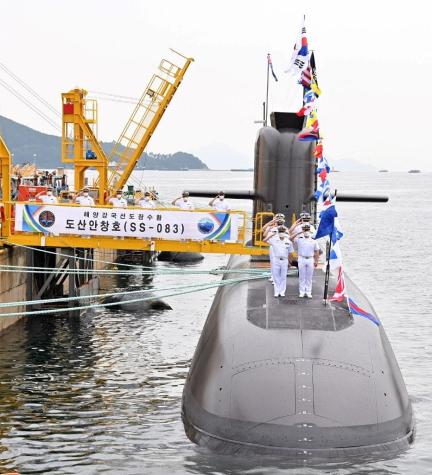 Corea del Sur dispara su primer misil balístico desde un submarino