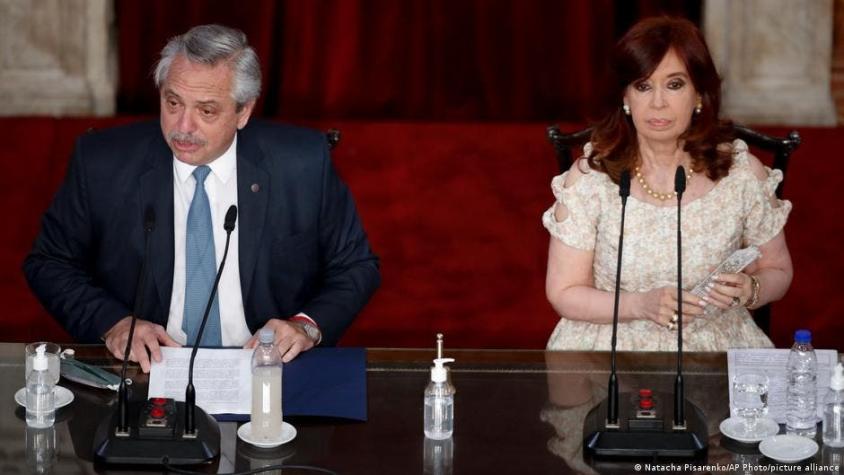 Ministros y altos funcionarios renuncian en Argentina tras derrota electoral