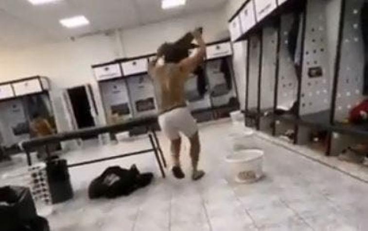 [VIDEO] Maximiliano Falcón se lució bailando cueca en el camarín de Colo Colo