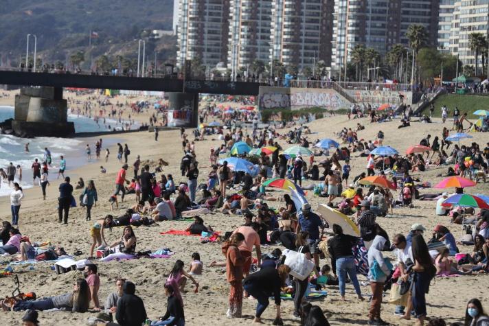 [VIDEO] Miles de visitantes repletan playas del litoral central