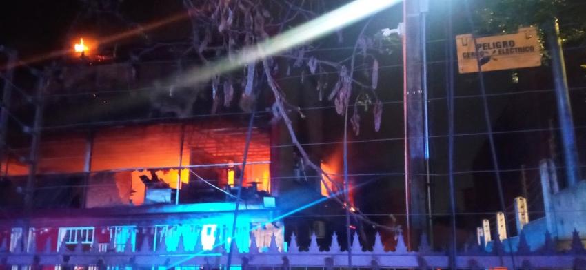 Incendio consume completamente bodega con bicicletas públicas en Huechuraba
