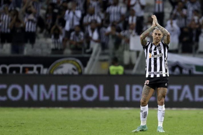 [VIDEO] Eduardo Vargas marcó de penal “a lo Charles” en el triunfo del Atlético Mineiro