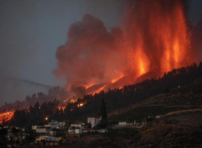 Lava avanza al mar: las imágenes de erupción de volcán en Canarias