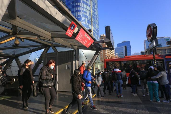 Metro de Santiago restablece servicio en Línea 1 tras falla técnica