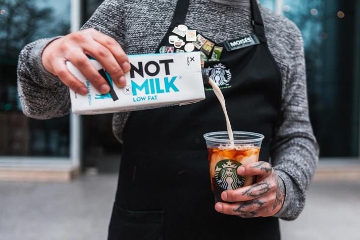 Starbucks y NotCo hacen oficial acuerdo para sumar opciones de origen vegetal a las tiendas de Chile