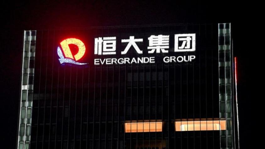 Gigante chino Evergrande anuncia acuerdo para evitar impago de bono clave
